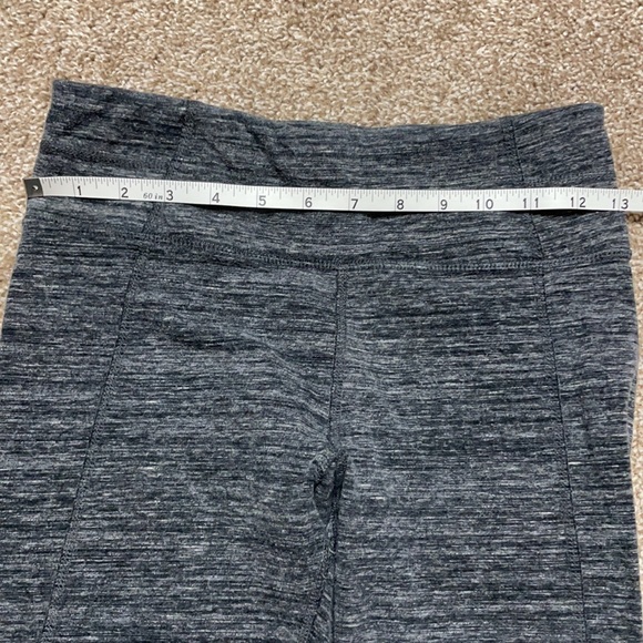 4/$24🦩 Calvin Klein Gray Capri Leggings - Picture 9 of 9
